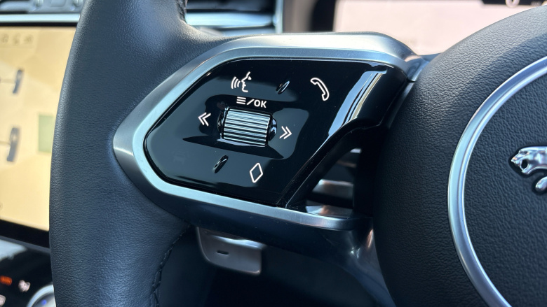 Jaguar F-Pace 2.0 D200 R-Dynamic SE Black 5dr Auto AWD Diesel Estate